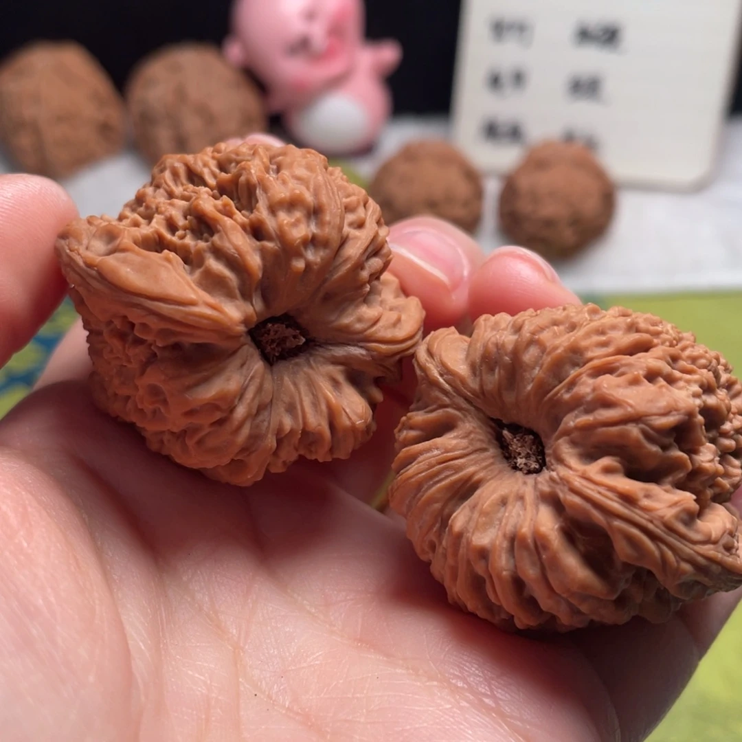 回***留文玩核桃吊坠南疆酒杯底