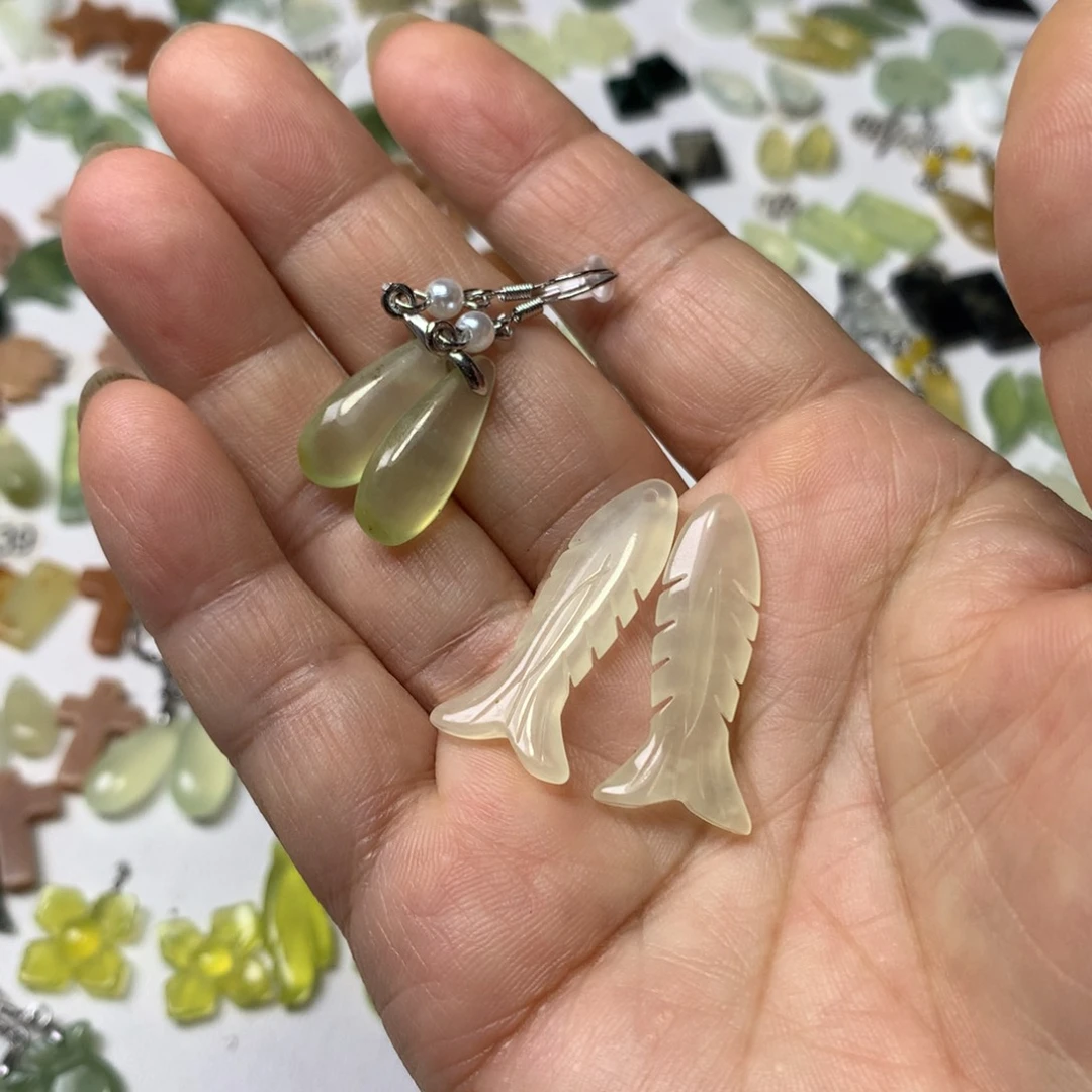 未镶嵌蛇纹石玉耳环