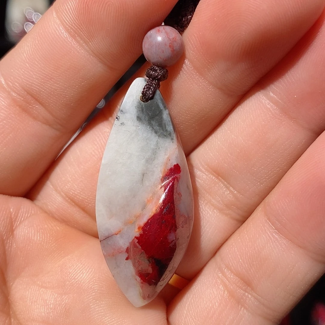 天然辰砂原石晶体吊坠