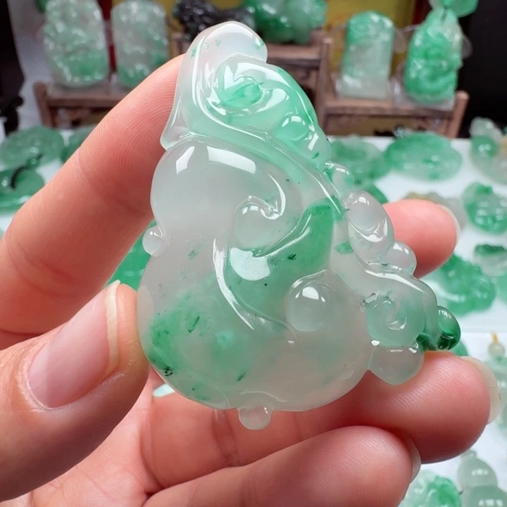 颈饰未镶嵌石英质玉