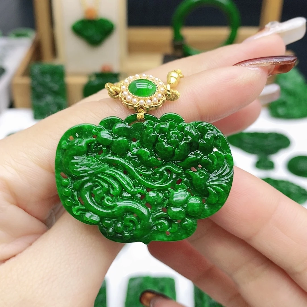 翡翠未镶嵌颈饰吊坠