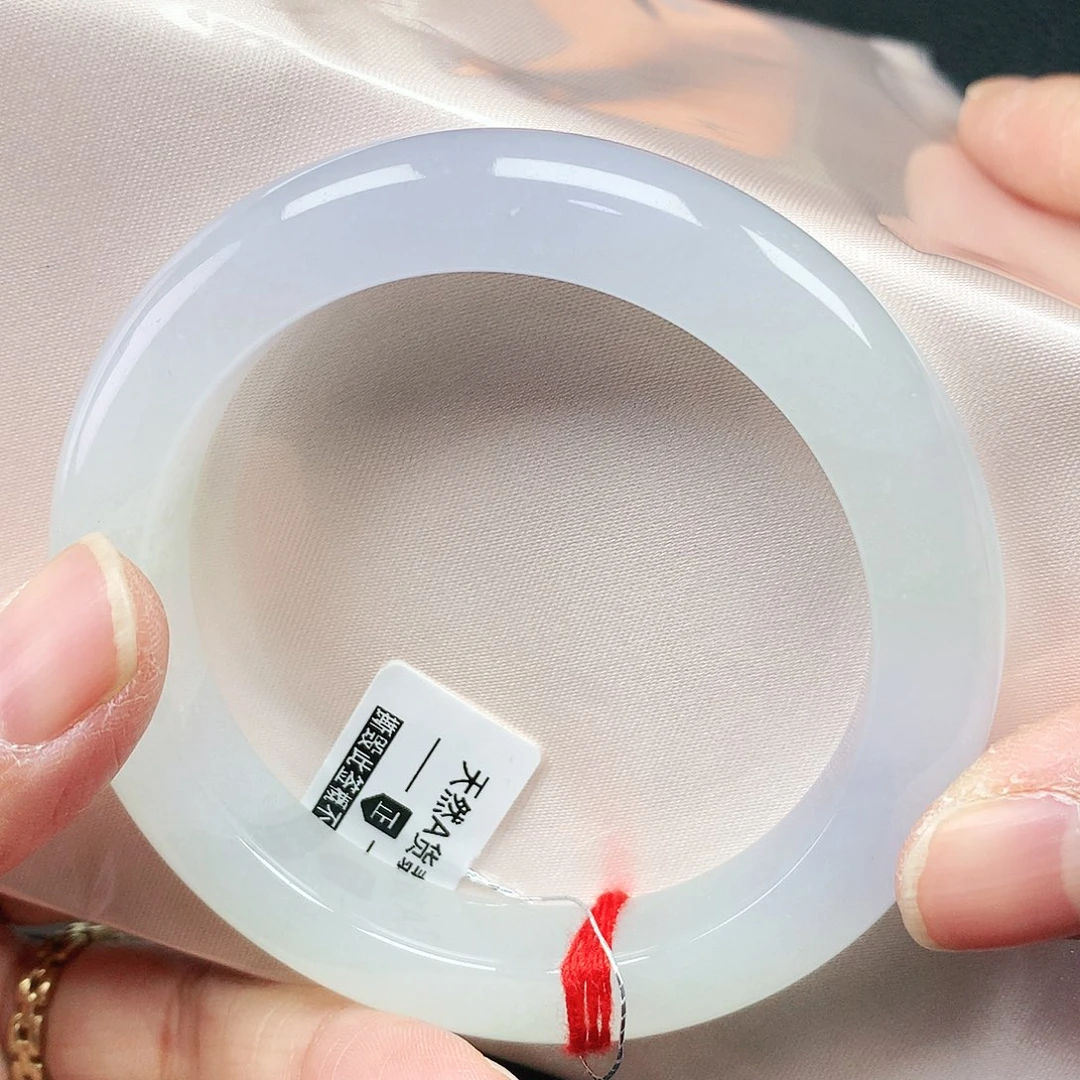 翡翠手镯未镶嵌54圈