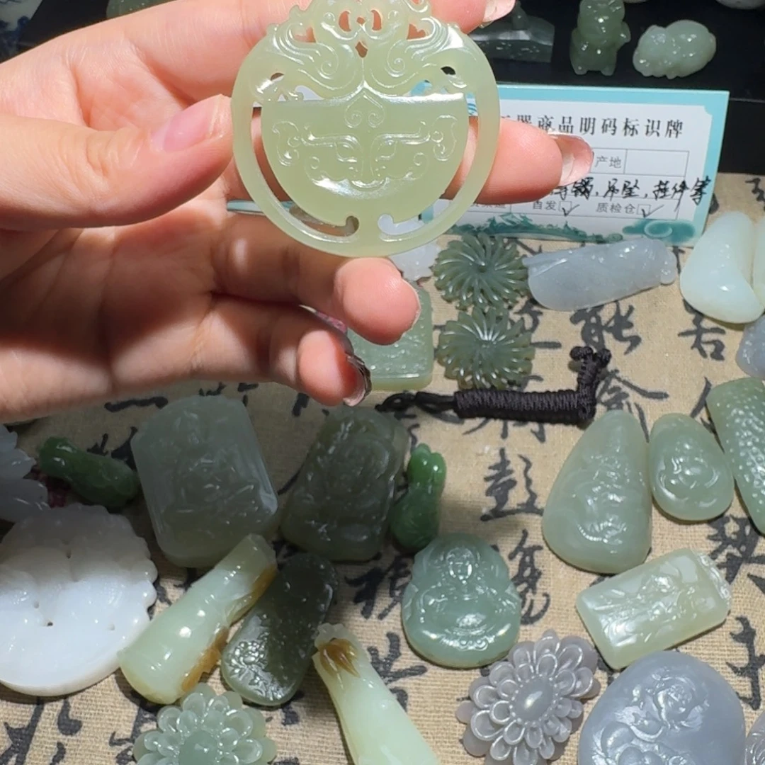 颈饰未镶嵌和田玉