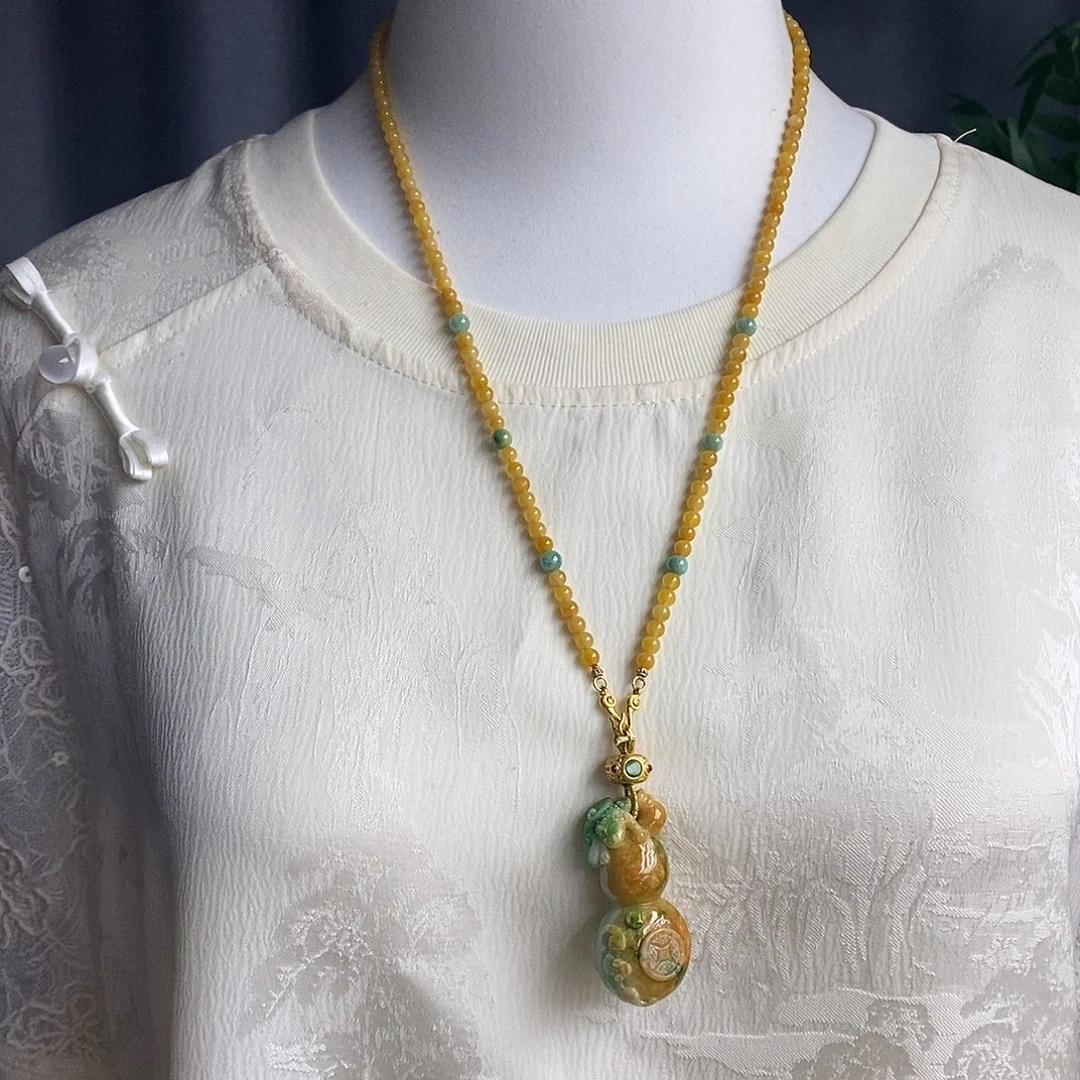 翡翠未镶嵌吊坠(赠链)