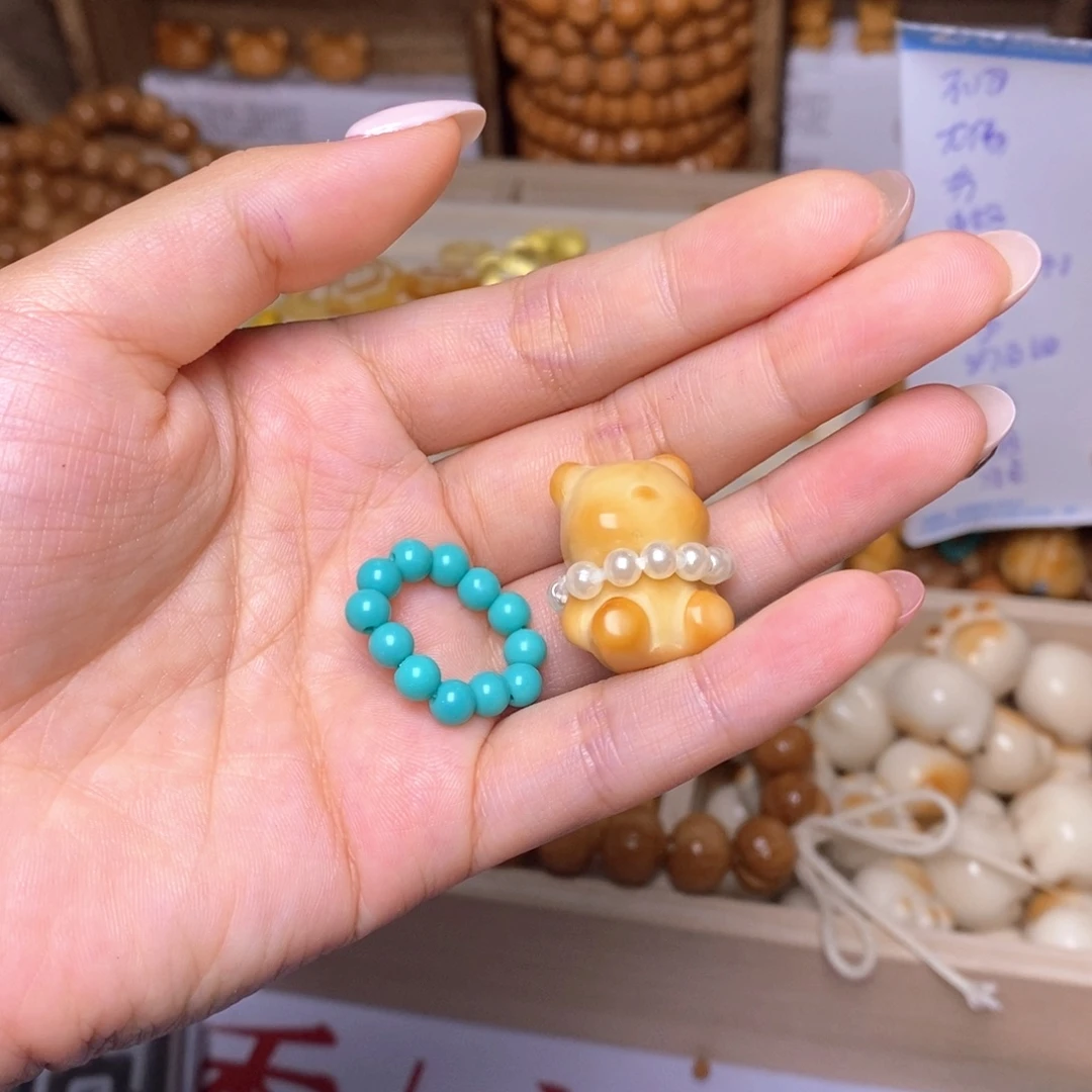 纳***妲吊坠猴头核桃小熊白晶晶，蓝卡