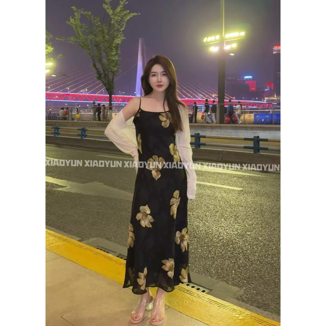 曼陀罗碎花吊带裙 小允姐姐2025新款时尚气质曼陀罗碎花吊带裙