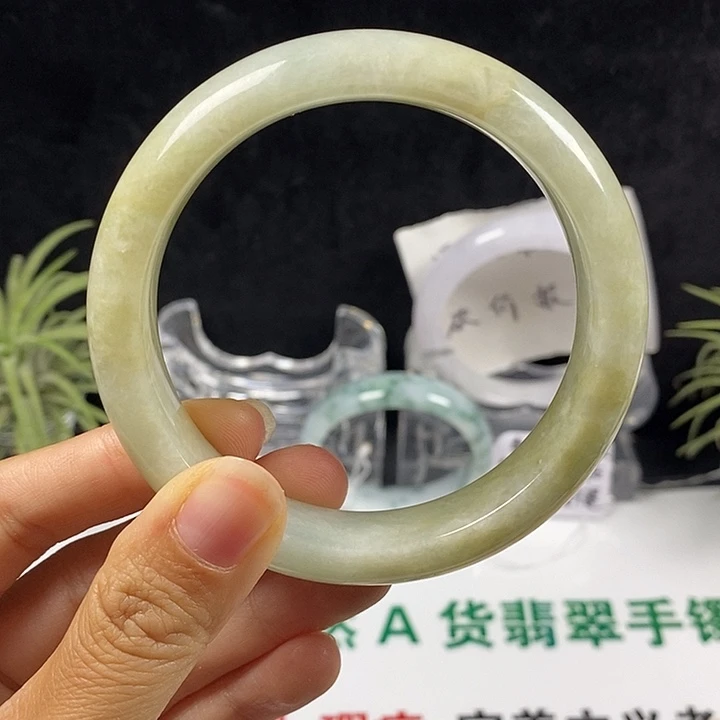 *****翡翠未镶嵌手镯68号。60.7圈