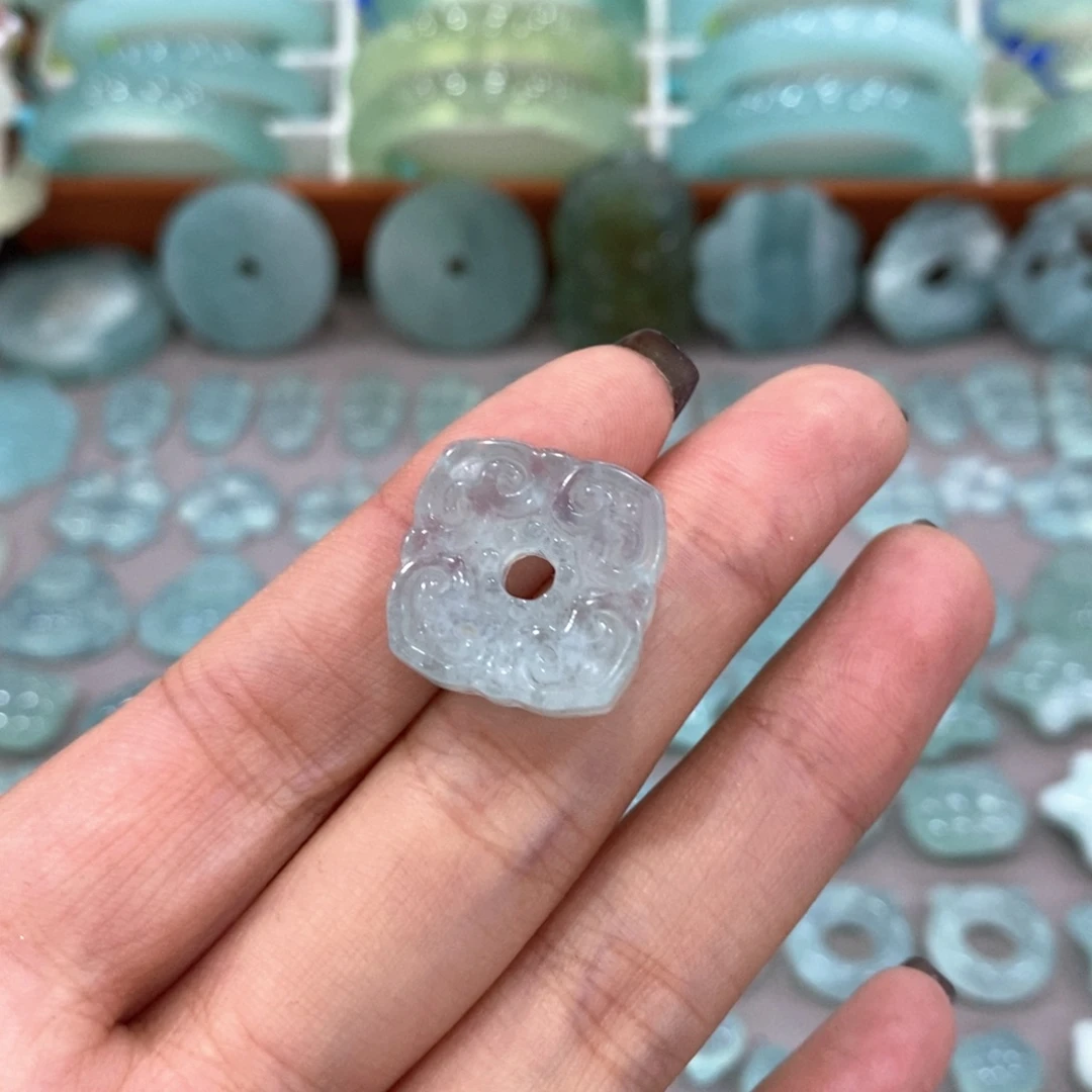 未镶嵌蛇纹石玉颈饰