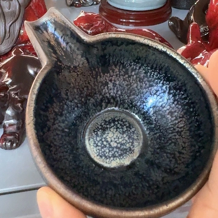 主人杯一个，瓷。。。品茗瓷