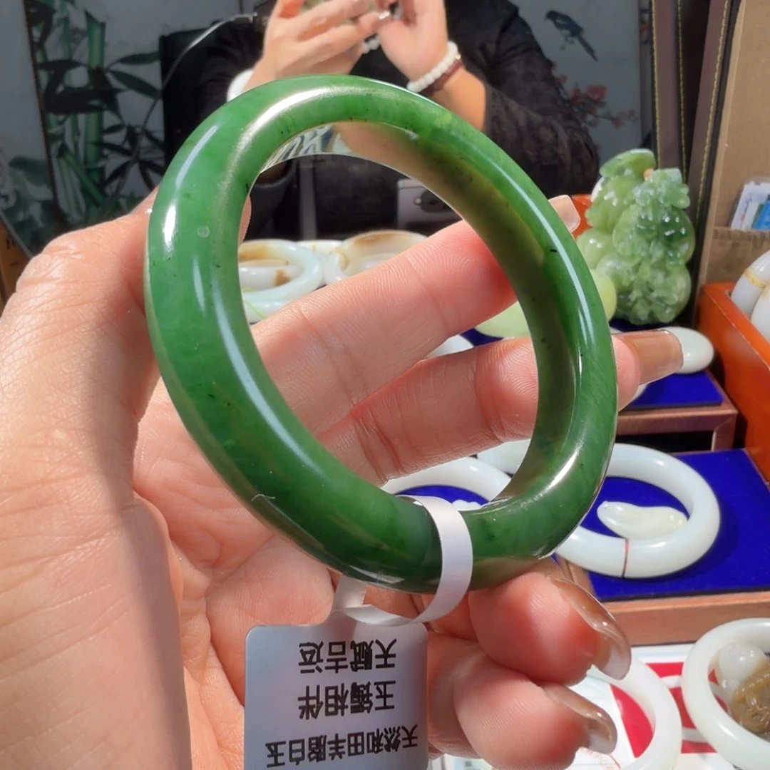 和田玉未镶嵌手镯