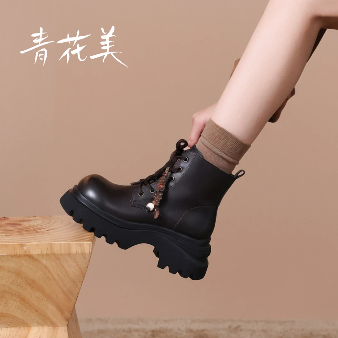 棕色短靴女厚底2025秋冬新款美拉德圆头低帮设计感穿裙子马丁靴
