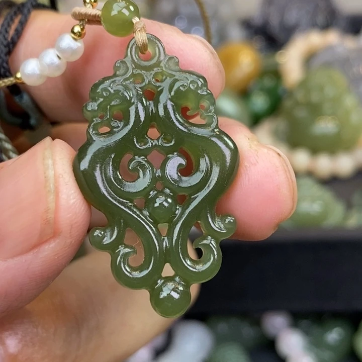 和田玉未镶嵌颈饰