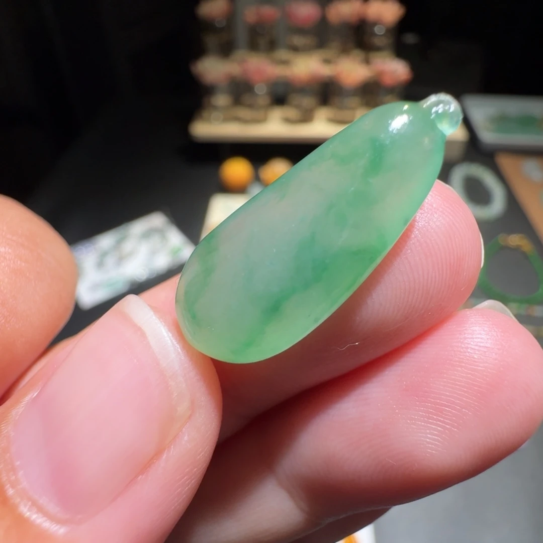 定制翡翠未镶嵌冰种飘绿花福瓜