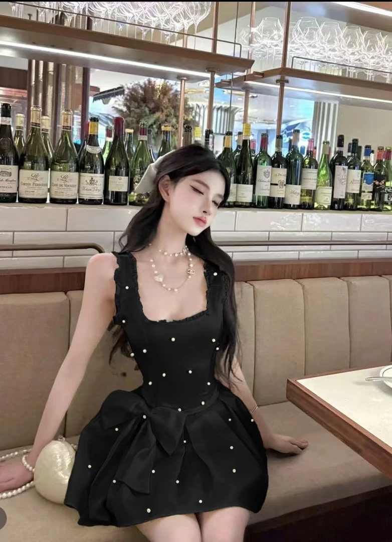 连衣裙显瘦气质时尚黑色小黑裙法式高腰收腰修身设计感赫本风小众
