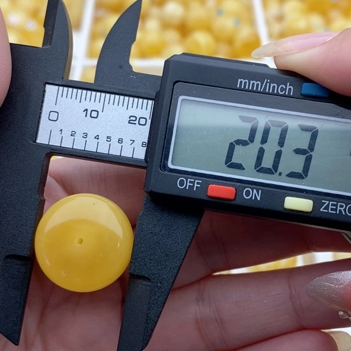 未镶嵌蜜蜡裸石微瑕扣子