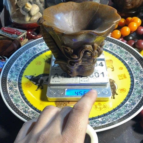 瓷片五*寻呼台的一个小女孩在一