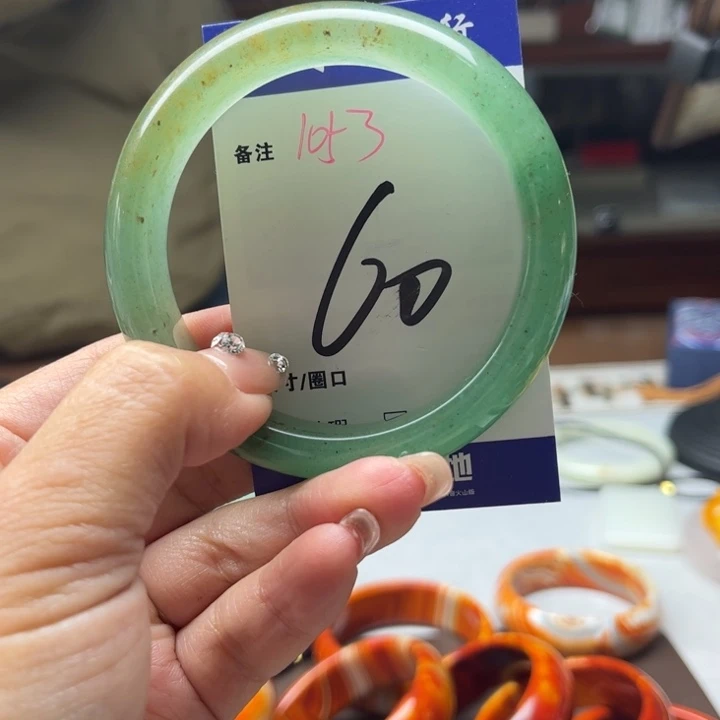 石英质玉手镯未镶嵌