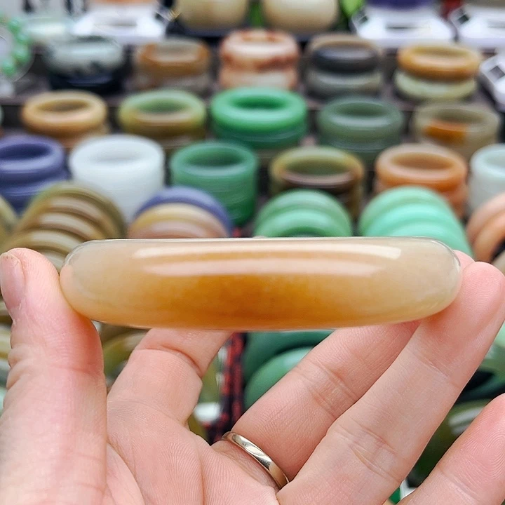 未镶嵌手镯（圆镯）石英质玉