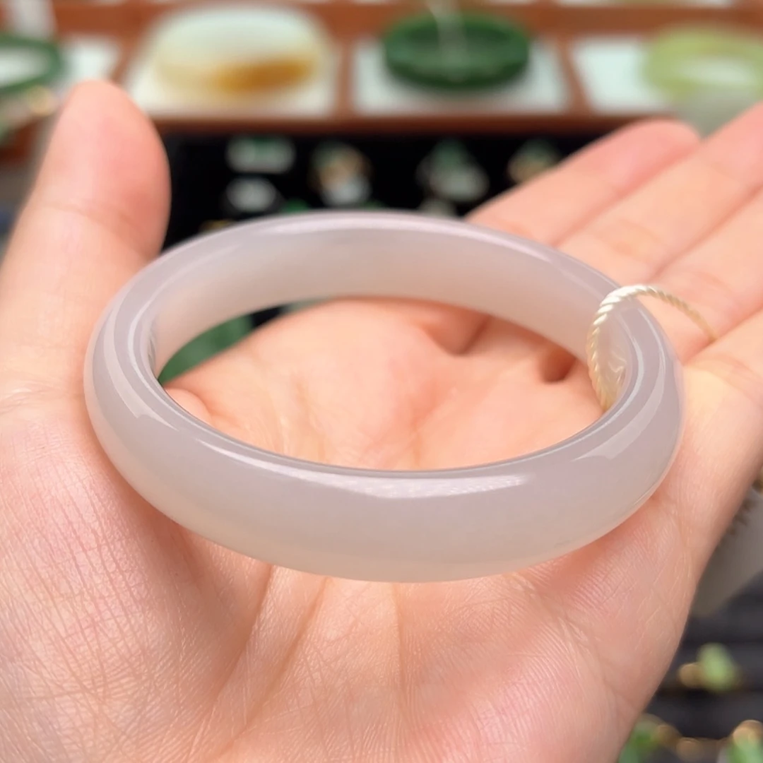 【闪购商品】未镶嵌手镯和田玉