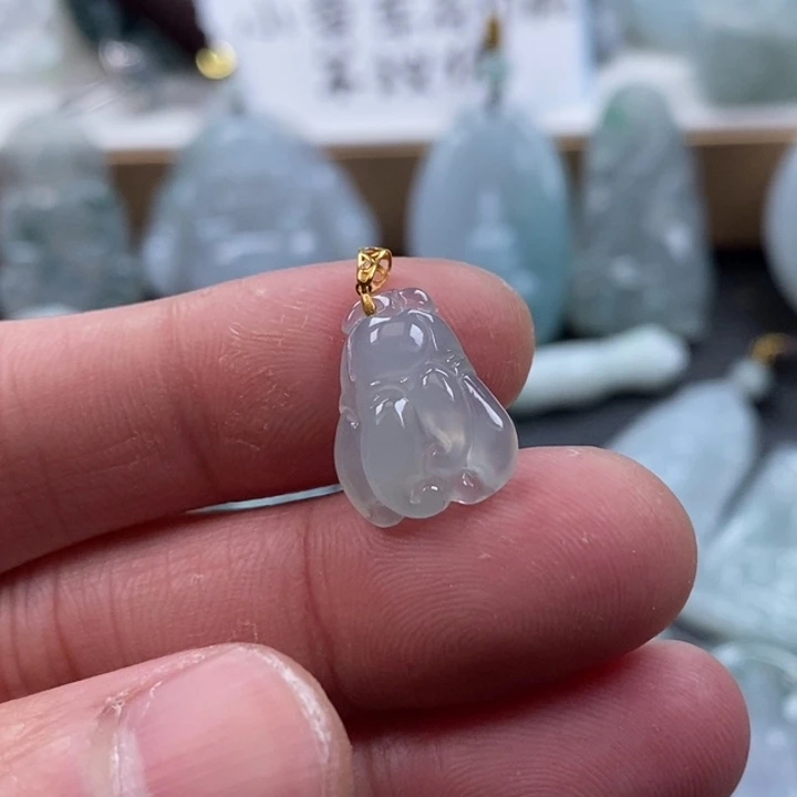 翡翠颈饰18K金镶嵌易*翡翠