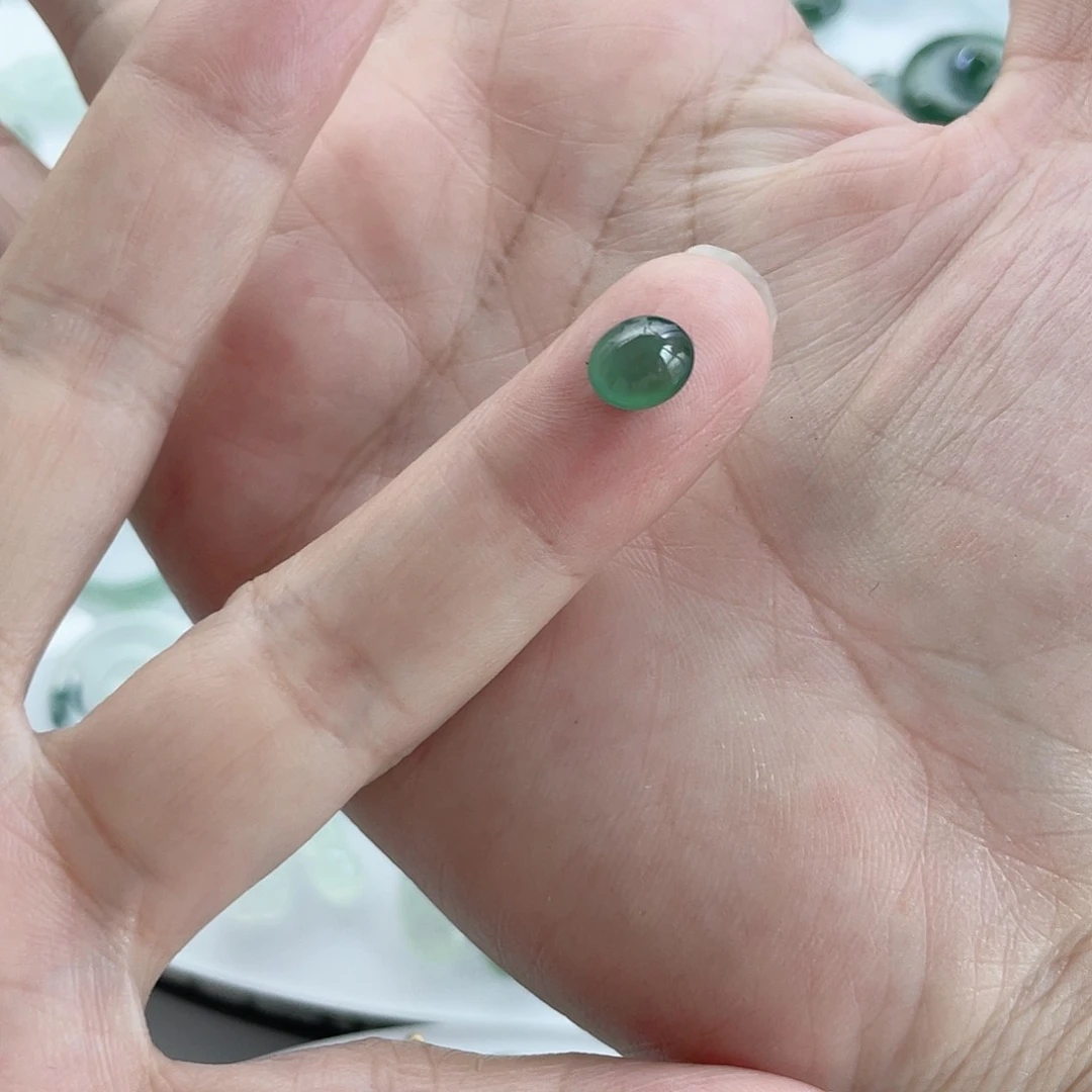 小***蓝翡翠未镶嵌颈饰冰蛋面