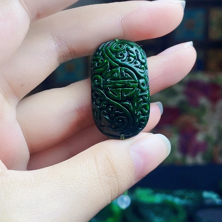 翡翠未镶嵌颈饰多样性