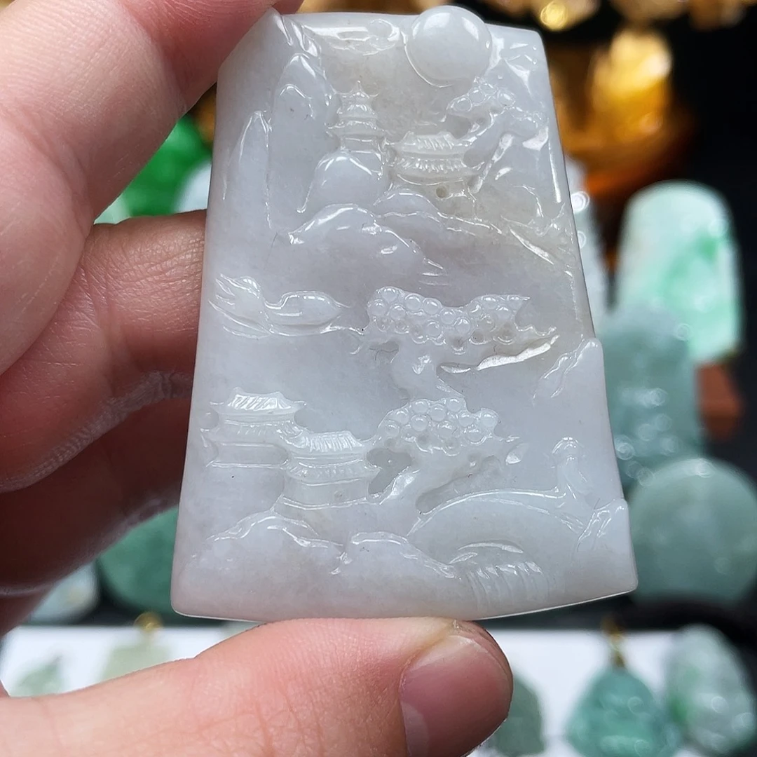 翡翠未镶嵌颈饰山水