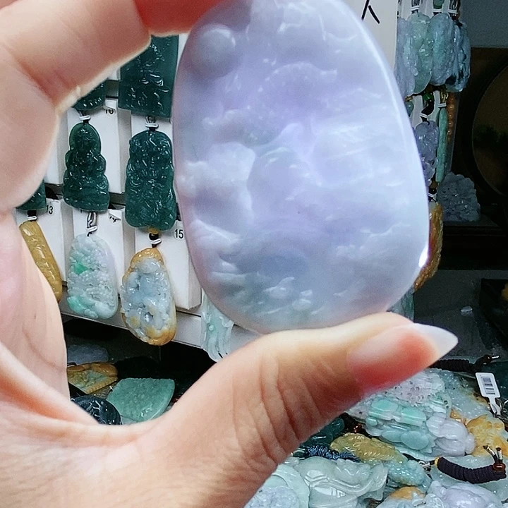 颈饰足铂镶嵌翡翠翡翠