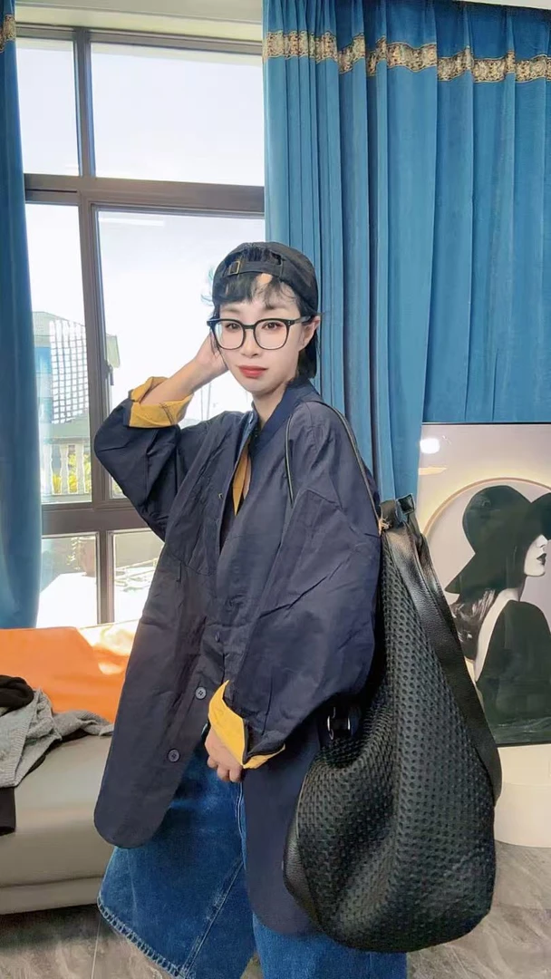 【左绣定制】2025款时尚圆领纯色肩袖中长款宽松型贴袋风衣81110