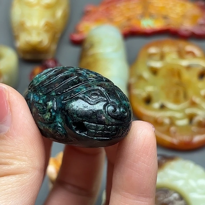 沉***金和田玉未镶嵌颈饰