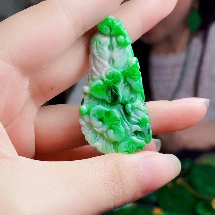 翡翠未镶嵌颈饰多样性