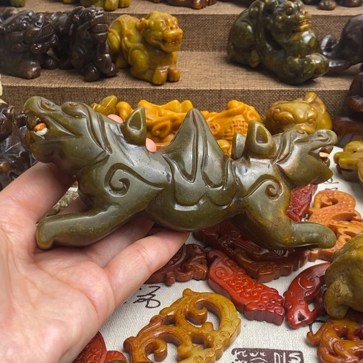 A***哥蛇纹石玉未镶嵌颈饰