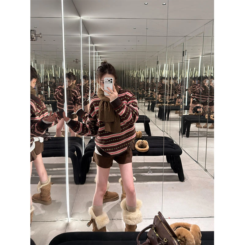 韩系复古费尔岛经典圆领氛围感冬横条纹提花廓形毛衣百搭时尚短裤