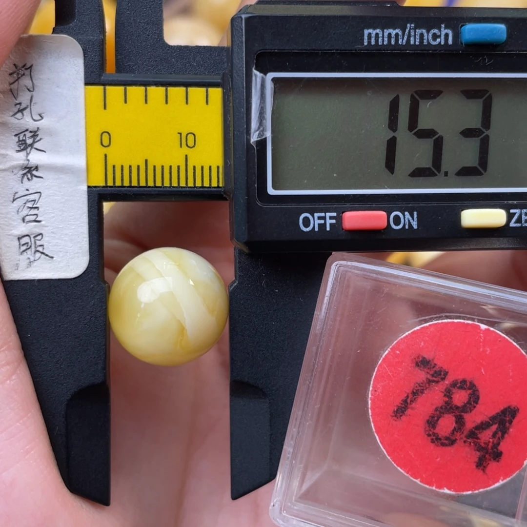 蜜蜡未镶嵌珠宝奇石