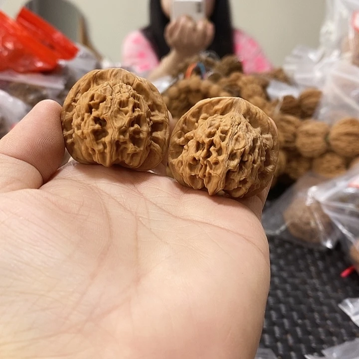 佩***伶文玩核桃吊坠天地34+