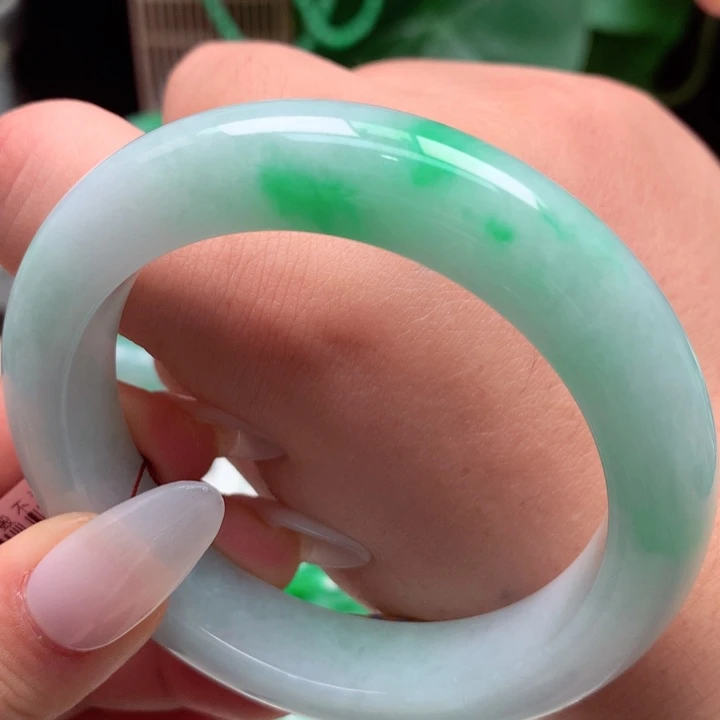 翡翠手镯未镶嵌56圈口