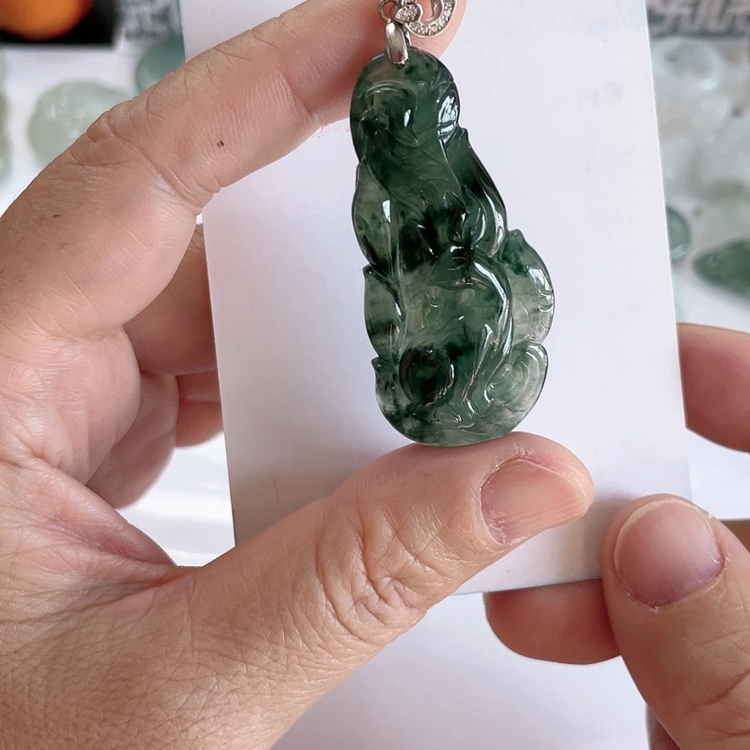 翡翠颈饰未镶嵌小***蓝九尾狐