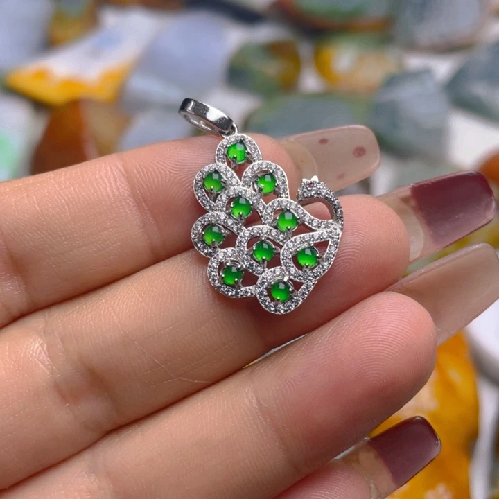 翡翠挂件未镶嵌翡翠