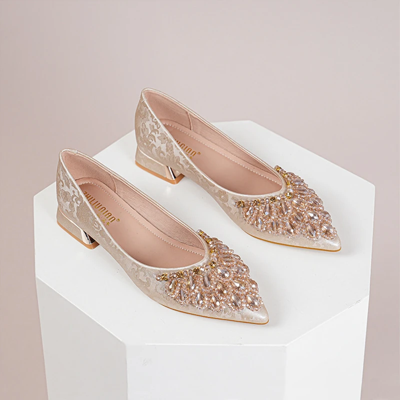 水钻单鞋新款粗跟中跟尖头婚鞋女款秀禾婚纱通用款单鞋气质推荐