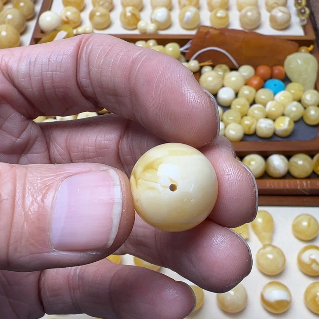 贵***茅蜜蜡未镶嵌裸石琥珀蜜蜡