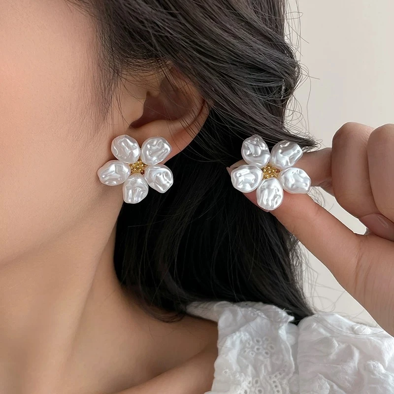 钛钢仿珍珠耳饰 花卉日韩白色绽放玫瑰耳钉轻奢气质时尚2064