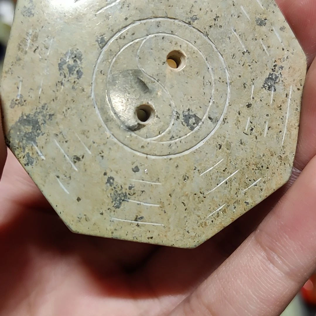 透闪石质玉未镶嵌颈饰