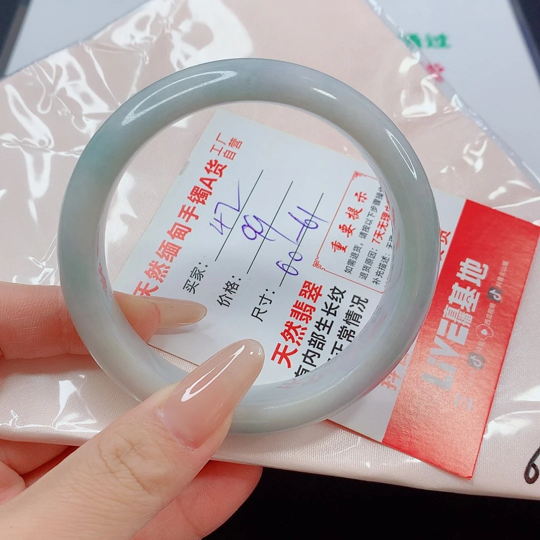 翡翠手镯未镶嵌翡翠