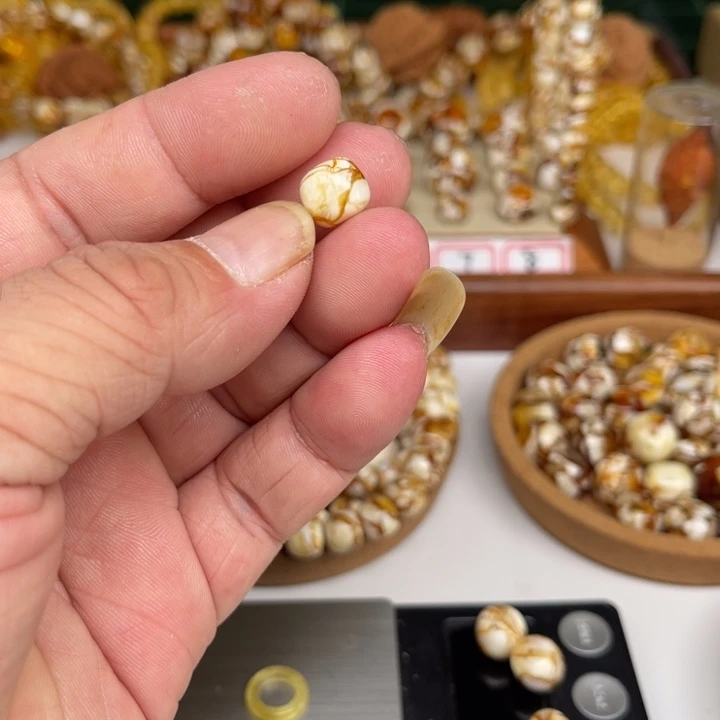 琥珀裸石未镶嵌E***•85号