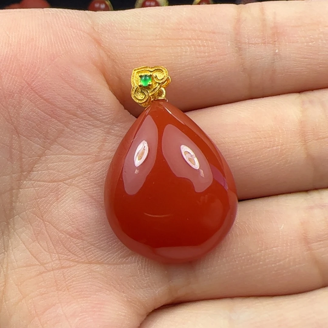 18K金镶嵌吊坠南红玛瑙