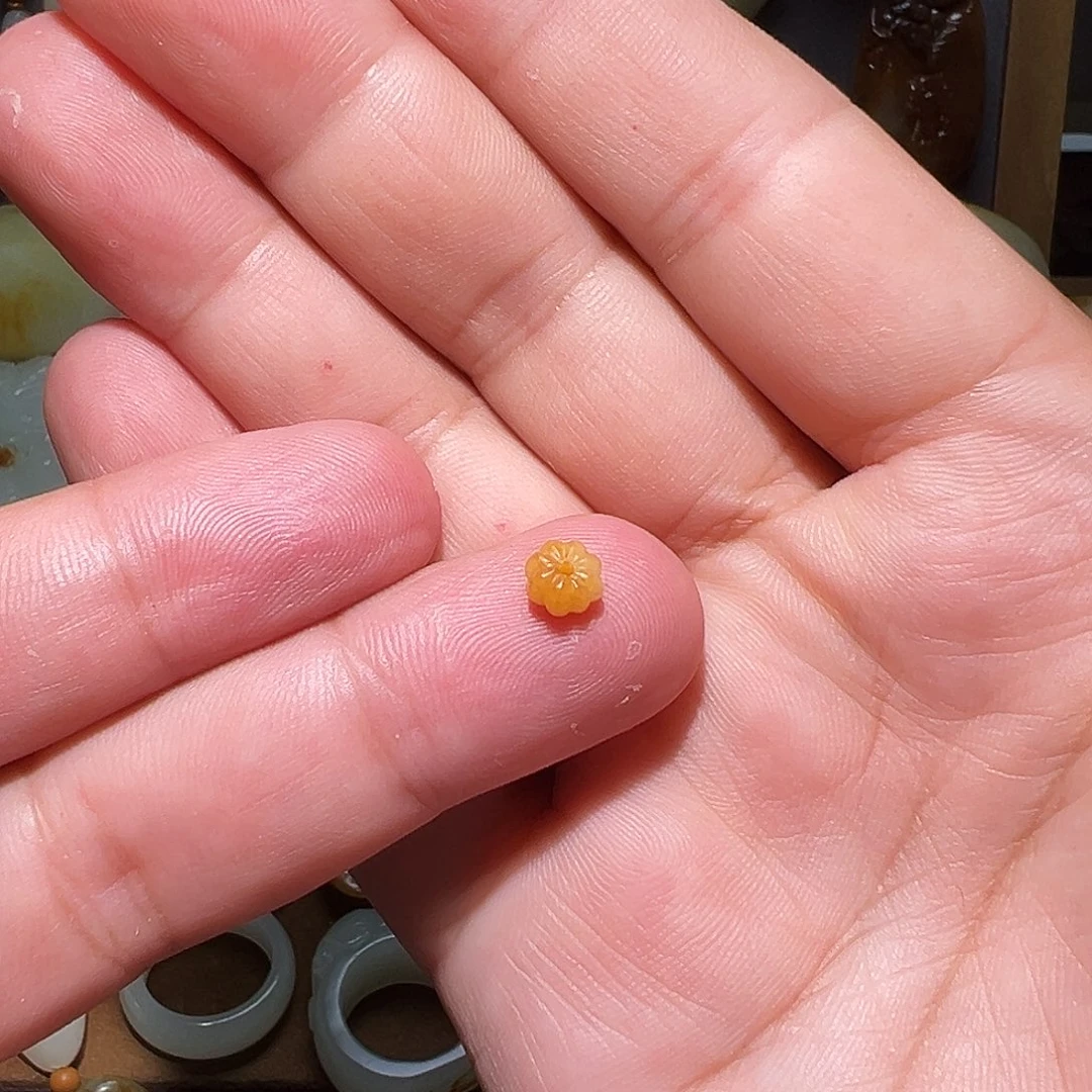和田玉未镶嵌颈饰徐**切