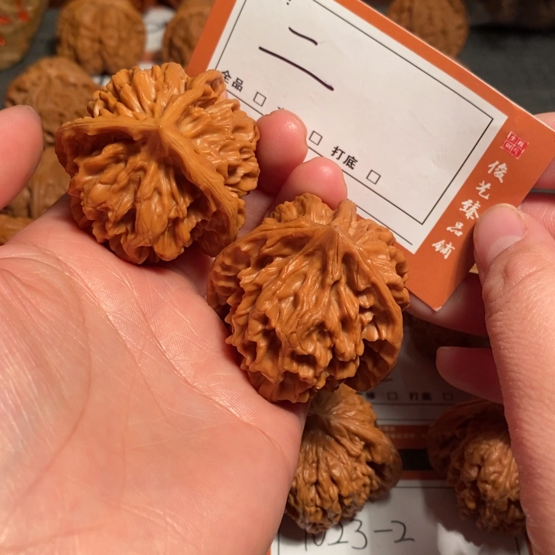 男***～文玩核桃把件45三棱二