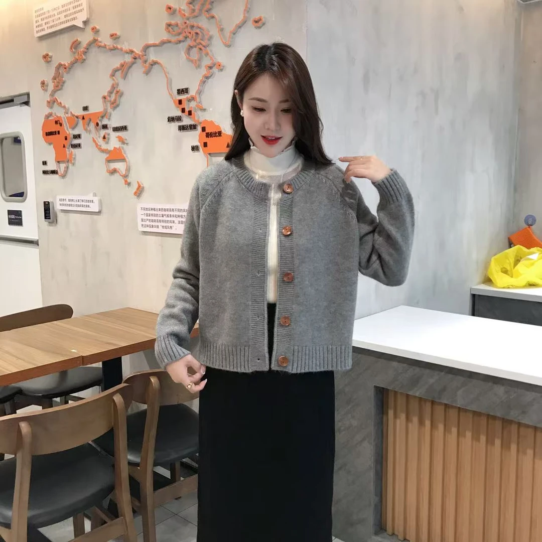 圆领纽扣纯色针织女常规秋冬毛针织衫女装时尚宽松