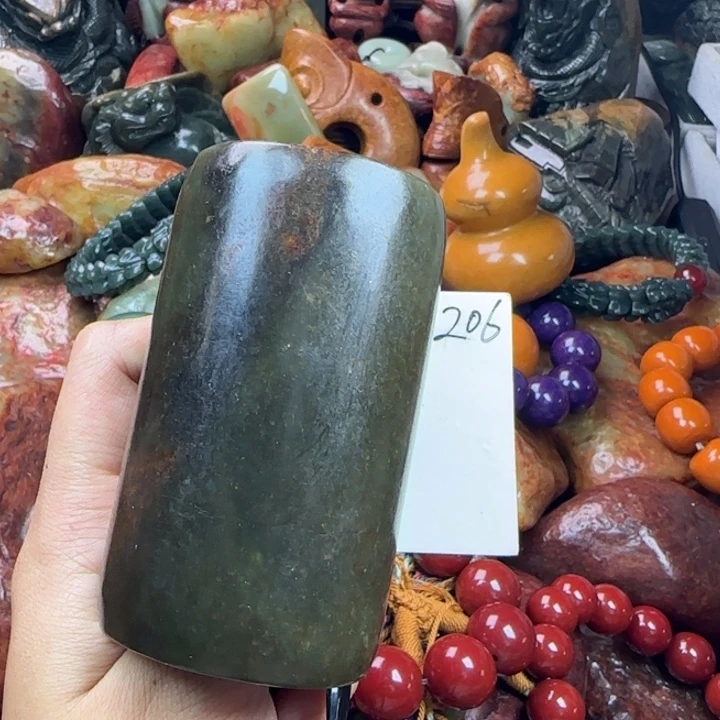 透闪石质玉未镶嵌珠宝奇石