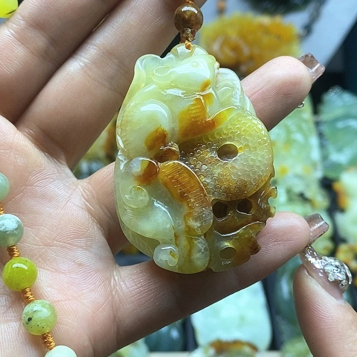 蛇纹石玉挂件未镶嵌